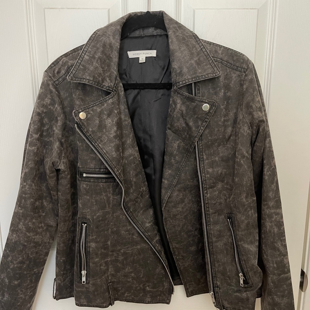 ADORABLE LEATHER JACKET